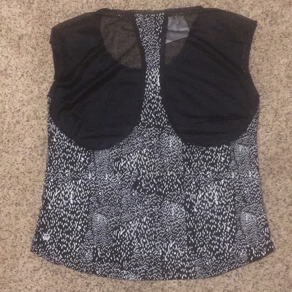 NWT Fabletics Vanessa Tee - Picture 3 of 4